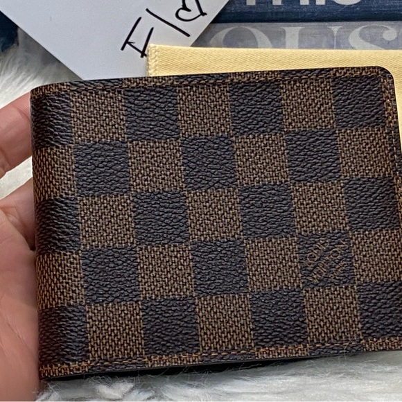 💕💕💕SOLD💕💕💕

🤩🤩🤩LV MENS BIFOLD WALLET DE🤩🤩🤩 - Picture 2 of 15